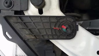 陸風(fēng)新車(chē)大燈線未接，車(chē)主質(zhì)疑車(chē)輛被私自維修，經(jīng)銷(xiāo)商推責(zé)引發(fā)爭(zhēng)議